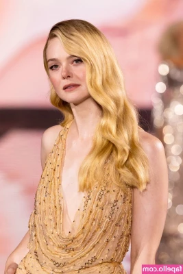 Elle Fanning [ elle-fanning ] - Pós academia
