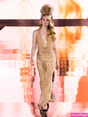 Elle Fanning [ elle-fanning ] - Happy Friday  lovelies  Hope everyone has a great weekend