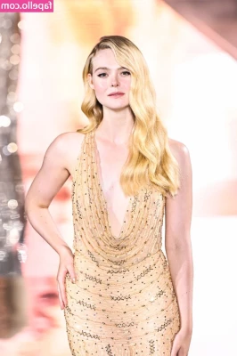 Elle Fanning [ elle-fanning ] - Soaking in the bath🤤wanna join me