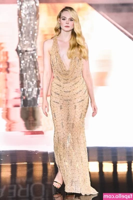 Elle Fanning [ elle-fanning ] - Het is paasvakantie  Of zou je het niet erg vinden om mij als juf  te