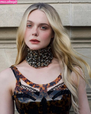 Elle Fanning [ elle-fanning ] - anime tiddies