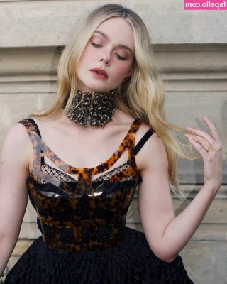 Elle Fanning [ elle-fanning ] - Which hole would you fuck