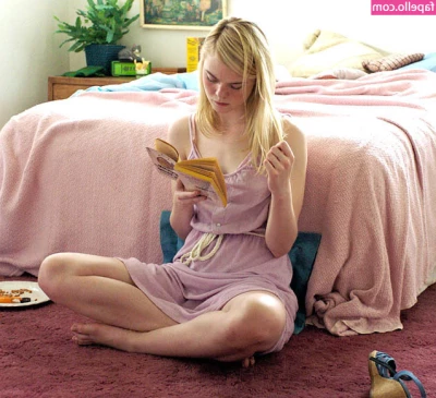 Elle Fanning [ elle-fanning ] - Happy tushy Tuesday