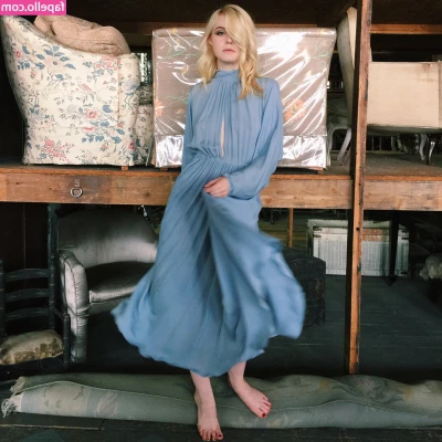 Elle Fanning [ elle-fanning ] - Boudoir Haru Cosplay selfie