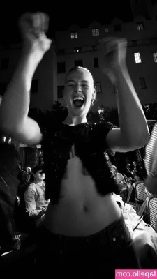 Elle Fanning [ elle-fanning ] - Do you want to watch me suck on a pink dildo? 🥵 Then you should
