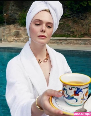 Elle Fanning [ elle-fanning ] - Eat me out from the back  whilst I wear my skirt