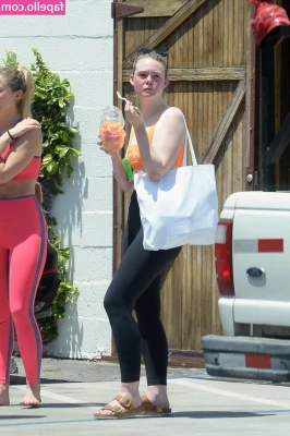 Elle Fanning [ elle-fanning ] - Welcome to the party  Here s my ass in a floral pattern
