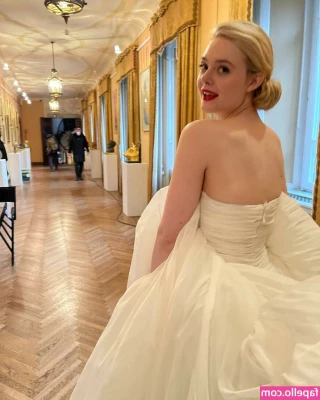 Elle Fanning [ elle-fanning ] - it s cold
