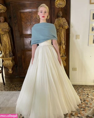 Elle Fanning [ elle-fanning ] - It’s Easter Month 🥚🐣 , how bad you want to see BUNNIES FUCK? 