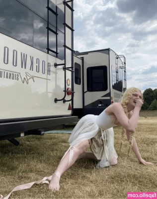 Elle Fanning [ elle-fanning ] - Those curves doh...