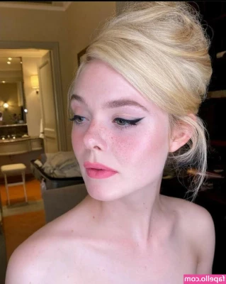 Elle Fanning [ elle-fanning ] - Another style of heel dangle