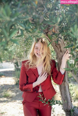 Elle Fanning [ elle-fanning ] - I just made a video until I squirted, do you want to see it in full?