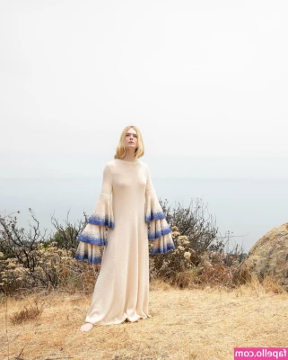 Elle Fanning [ elle-fanning ] - Goodmorning babez   What do you want to see more of on my page