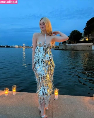 Elle Fanning [ elle-fanning ] - -