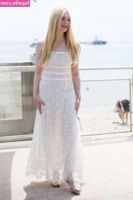 Elle Fanning [ elle-fanning ] - I m all alone in my hotel room give me some ideas