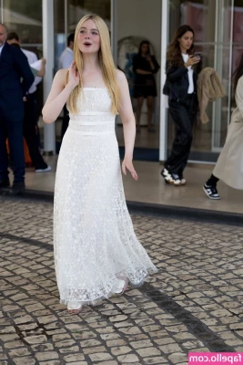 Elle Fanning [ elle-fanning ] - Wanna bend me over the sink or the tub  Get in deep baby  I want a