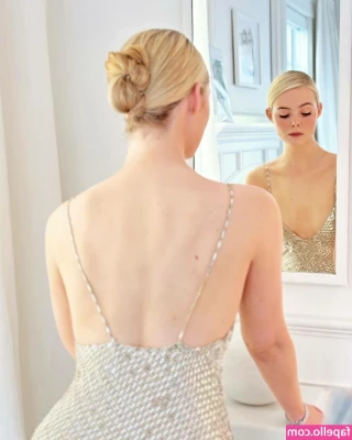 Elle Fanning [ elle-fanning ] - Sun-ass-bathing