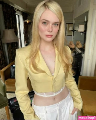 Elle Fanning [ elle-fanning ] - Enjoying a slow moving day today....doing some editing and