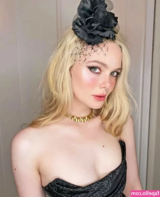 Elle Fanning [ elle-fanning ] - Naughty stripper mode