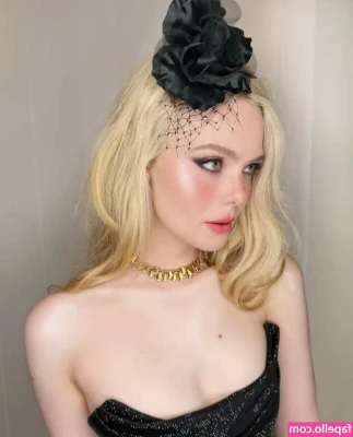 Elle Fanning [ elle-fanning ] - I just woke up and I have the beach vibes  I can t wait for the sumer
