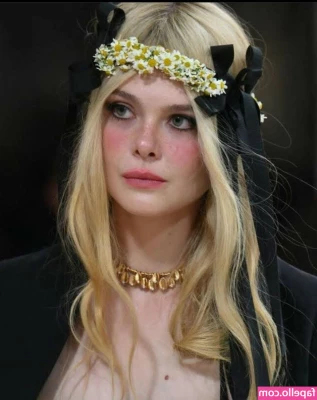 Elle Fanning [ elle-fanning ] - I love how this dress hugs my curves 😍