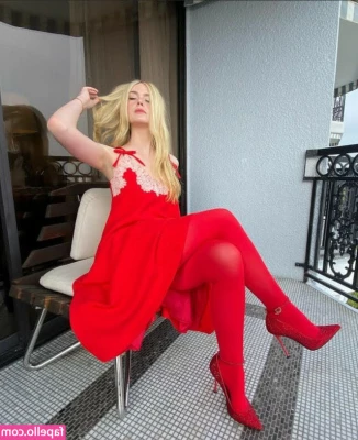 Elle Fanning [ elle-fanning ] - Celebrity Wives - ESSIE BERRY - widow of Fred Rerun Berry and MARY