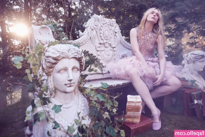 Elle Fanning [ elle-fanning ] - Body so good I should be a nudist