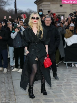 Elle Fanning [ elle-fanning ] - Happy Valentine s Day