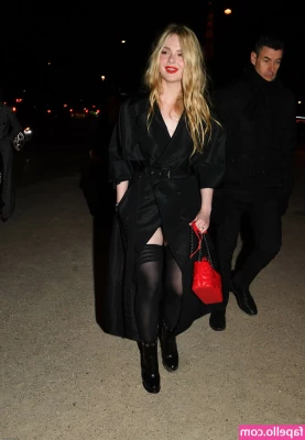 Elle Fanning [ elle-fanning ] - OH. MY. GOD.   I didn’t realize how sexy I can be 😈