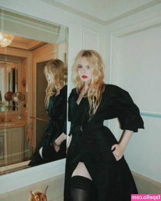 Elle Fanning [ elle-fanning ] - someone buy me a bag to match my outfit 💅🏻