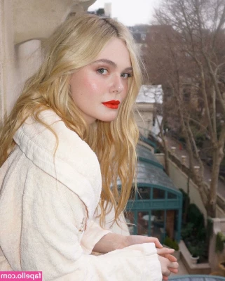 Elle Fanning [ elle-fanning ] - I reached 1000 likes today! Thank you all for supporting