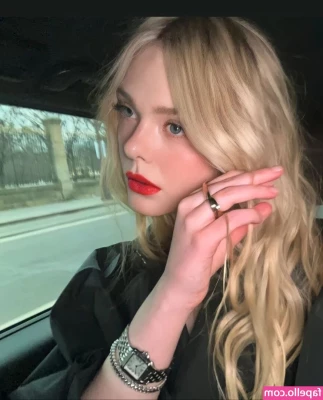 Elle Fanning [ elle-fanning ] - Doggy for daddy