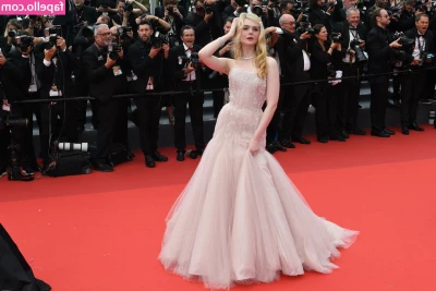 Elle Fanning [ elle-fanning ] - Who what s to see me use it