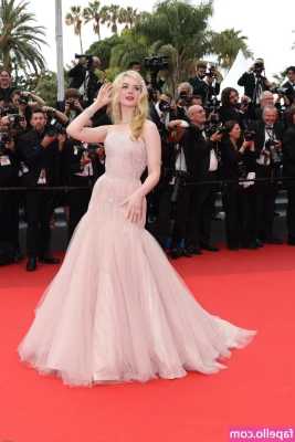 Elle Fanning [ elle-fanning ] - please stuff me daddy