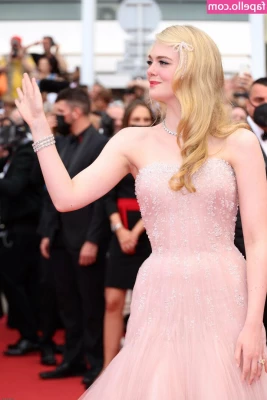 Elle Fanning [ elle-fanning ] - Good morning babies   Remember my inbox is always open to custom pic 