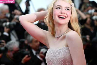 Elle Fanning [ elle-fanning ] - Clown Feet  amp  Pussy Pics