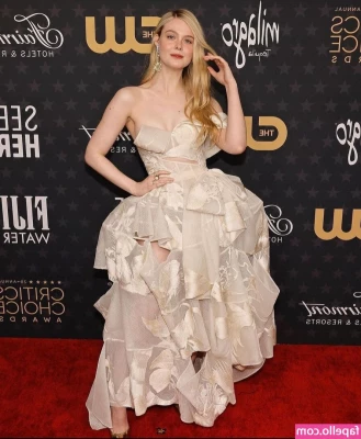 Elle Fanning [ elle-fanning ] - Barefoot walking the streets in wildwood , New Jersey got called a
