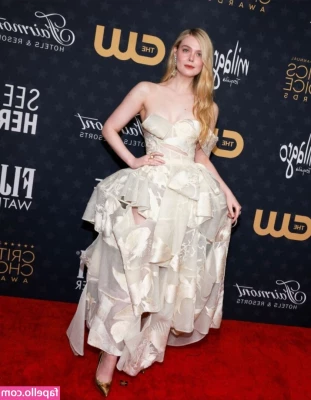 Elle Fanning [ elle-fanning ] - you like when i twerk my pink pussy lips 👅😻