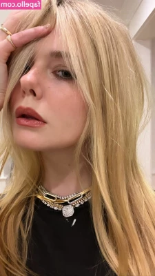 Elle Fanning [ elle-fanning ] - It’s a flip flop kinda day! 💋💋