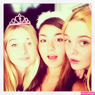 Elle Fanning [ elle-fanning ] - Hey ihr süßen  morgen werde ich neue Bilder hochladen und dann