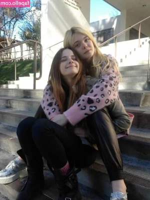 Elle Fanning [ elle-fanning ] - Come give me a hand 😘