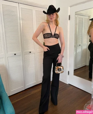Elle Fanning [ elle-fanning ] - where you looking at?😛👀