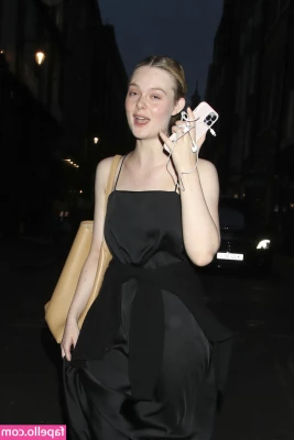 Elle Fanning [ elle-fanning ] - Who would like to dive in here  Between these big ones PM me
