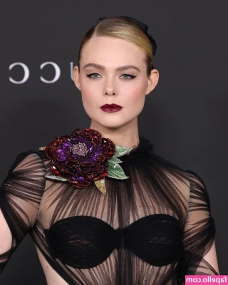 Elle Fanning [ elle-fanning ] - Shorts on or off
