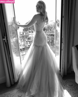 Elle Fanning [ elle-fanning ] - This looks like a SinSunday  Stripping down my sexy lingerie,