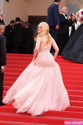 Elle Fanning [ elle-fanning ] - Easter Bunny BOOTY shake and POV SLOPPY DICK SUCKING just open your