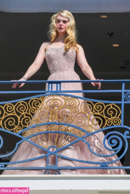 Elle Fanning [ elle-fanning ] - Send me a 👅 in the dm and I’ll send you this bouncing video for