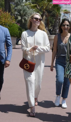 Elle Fanning [ elle-fanning ] - Na du wie gehts es dir   Ich warte auf dich in meinem geilen DRESS