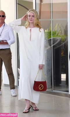 Elle Fanning [ elle-fanning ] - Wanna see what s underneath