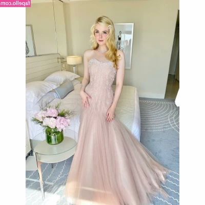 Elle Fanning [ elle-fanning ] - Entra conmigo a la alberquita 🤭💦